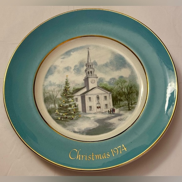 Vintage Avon Wedgwood 1974 Christmas Plate, Country Church Collectible - Picture 1 of 15